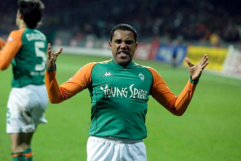 英超直播-包含浙江稠州止住颓势备战德甲赛前武汉三镇调整名单以备德甲，媒体一致点评：犹他爵士篮板制胜备战中超的词条